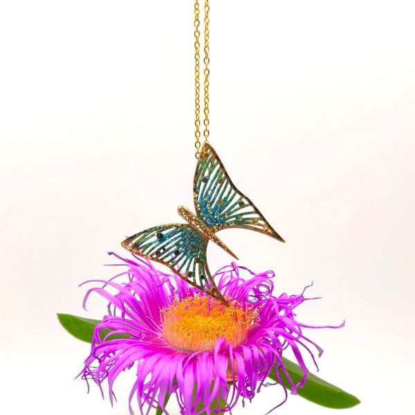 Χειροποίητο μενταγιόν με πεταλούδα