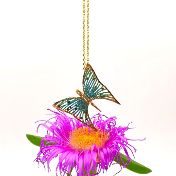 Χειροποίητο μενταγιόν με πεταλούδα