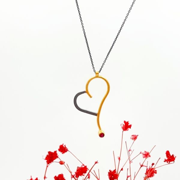 Χειροποίητο μενταγιόν με ''Καρδιά-περίγραμμα'' από ασήμι 925 δεμένη με ορυκτή πέτρα