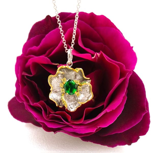 Χειροποίητο μενταγιόν από επιχρυσωμένο ασήμι 925 με ημιπολύτιμες ορυκτές πέτρες: Big & Small Green Spinel