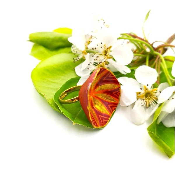 Χειροποίητο δαχτυλίδι από papier mache ζωγραφισμένο στο χέρι