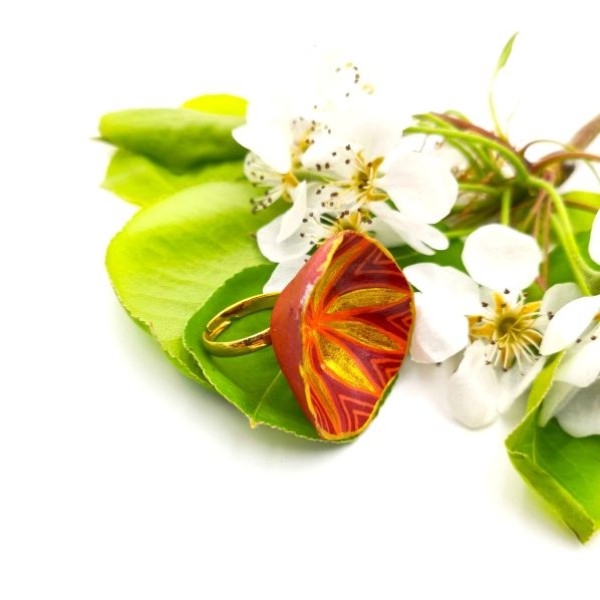 Χειροποίητο δαχτυλίδι από papier mache ζωγραφισμένο στο χέρι