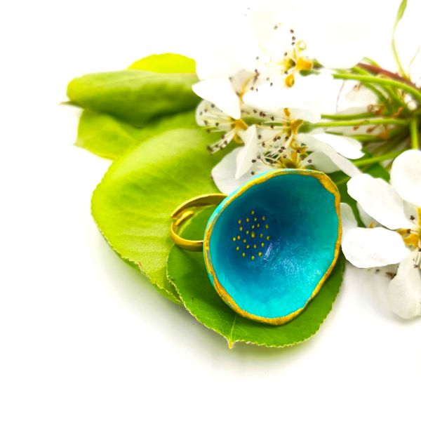 Χειροποίητο δαχτυλίδι από papier mache και ορείχαλκο ζωγραφισμένο στο χέρι