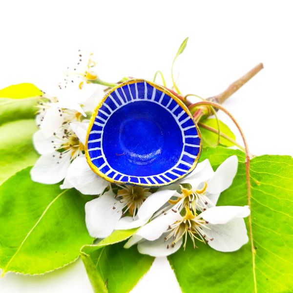 Γυναικείο χειροποίητο δαχτυλίδι από papier mache και ορείχαλκο ζωγραφισμένο στο χέρι