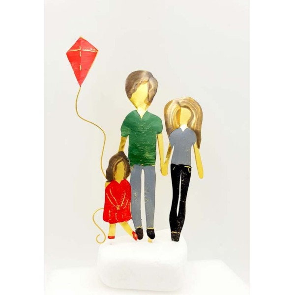  Χειροποίητο επιτραπέζιο δώρο για οικογένεια ''πατέρας μητέρα και κοριτσάκι'' από ορείχαλκο, πάνω σε βότσαλο