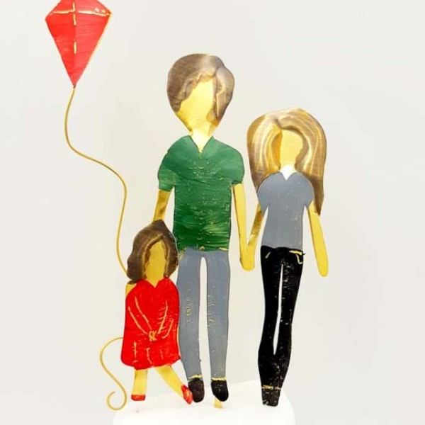  Χειροποίητο επιτραπέζιο δώρο για οικογένεια ''πατέρας μητέρα και κοριτσάκι'' από ορείχαλκο, πάνω σε βότσαλο