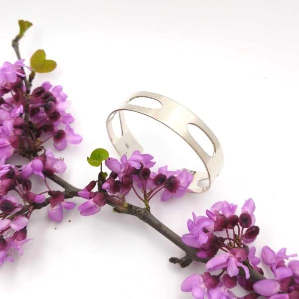 Χειροποίητο μασίφ βραχιόλι με ανάγλυφα σχέδια από ασήμι 925