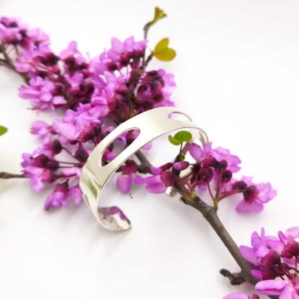 Χειροποίητο μασίφ βραχιόλι με ανάγλυφα σχέδια από ασήμι 925