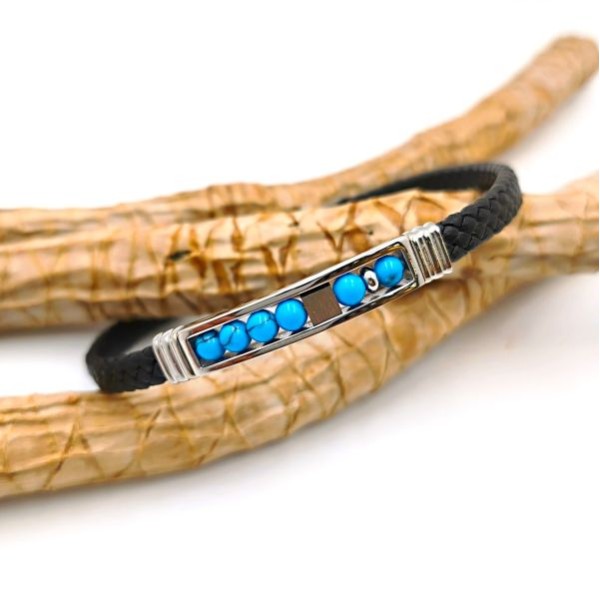 Ανδρικό  βραχιόλι που συνδυάζει μαύρα πλεγμένα δέρματα με μπλε πέτρες και μεταλλικά στοιχεία από ατσάλι
