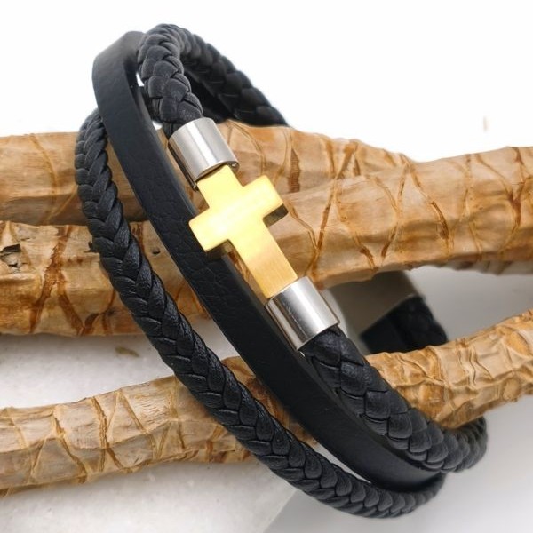 Ανδρικό βραχιόλι με επίχρυσο σταυρό ματ από ατσάλι και δέρμα
