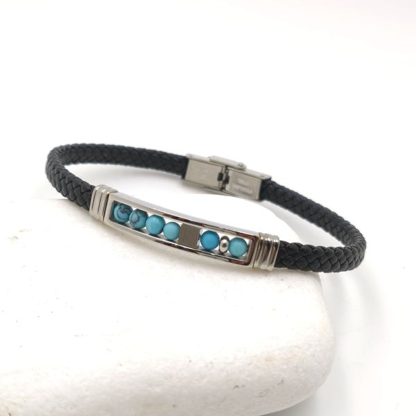 Ανδρικό  βραχιόλι που συνδυάζει μαύρα πλεγμένα δέρματα με τυρκουάζ πέτρες και μεταλλικά στοιχεία από ατσάλι