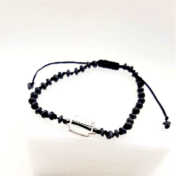 Ασημένιο βραχιόλι με ξυράφι δεμένο με κηροκλωστές και ορυκτές πέτρες