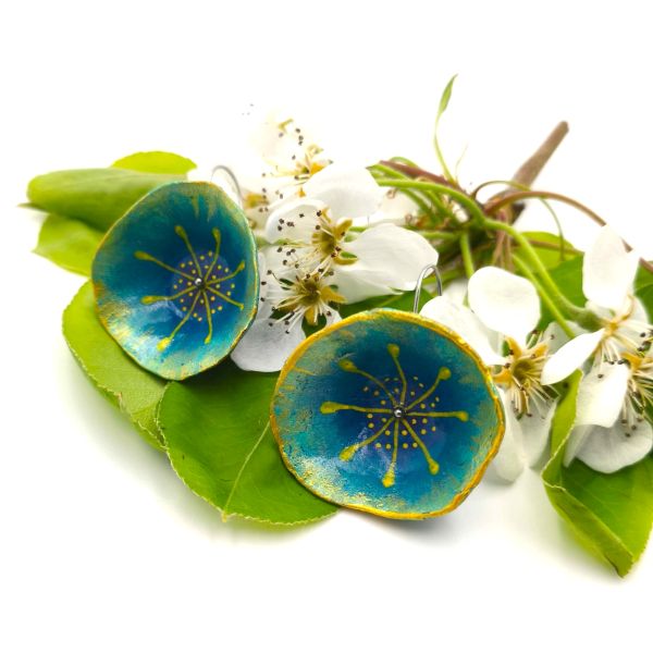 Κρεμαστά σκουλαρίκια από papier mache ζωγραφισμένα στο χέρι