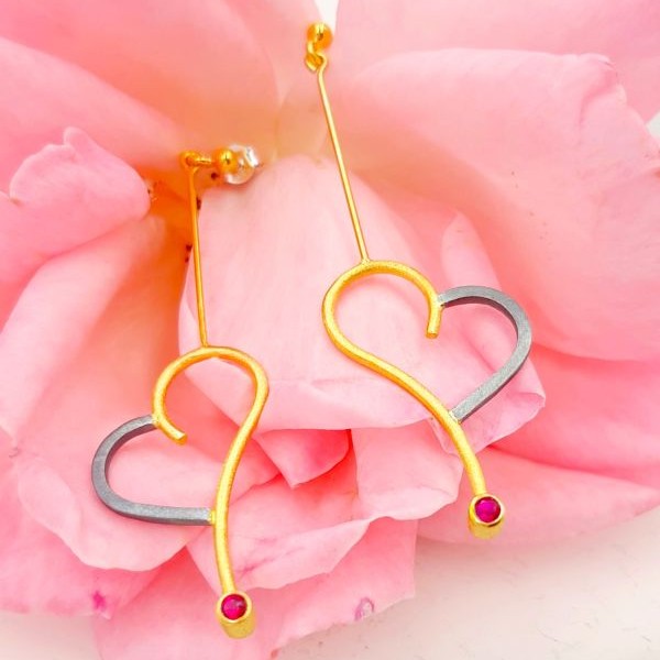Gold-plated earrings with ''Hearts-outline'' made of 925 silver and mineral stones