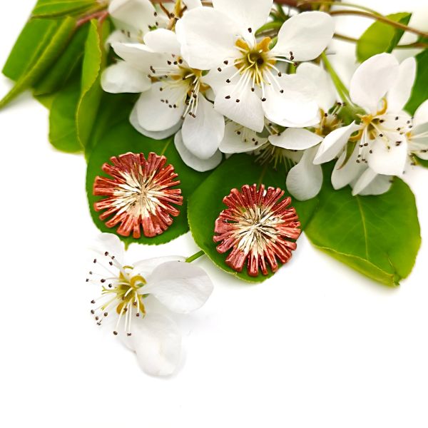 Μοναδικά καρφωτά σκουλαρίκια με εντυπωσιακό φινίρισμα