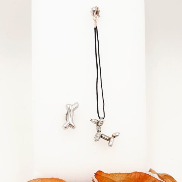 Διαφορετικά μεταξύ τους σκουλαρίκια Σκύλος και κόκκαλο από ασήμι 925