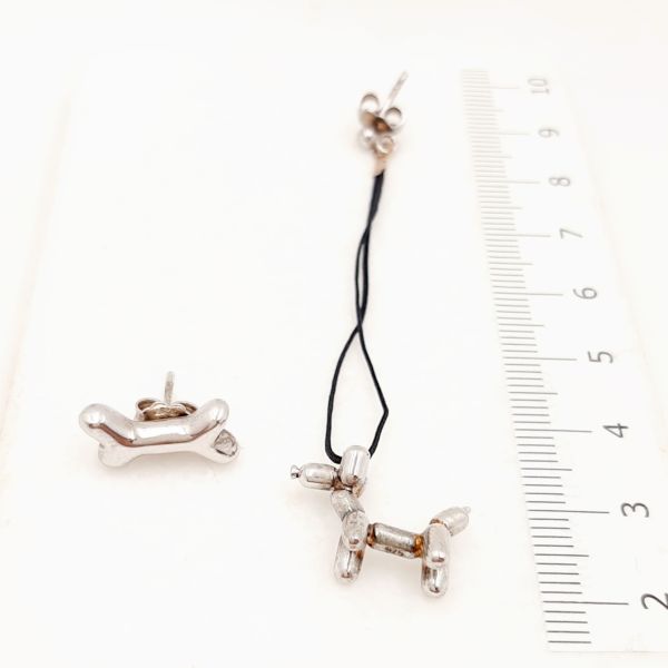 Διαφορετικά μεταξύ τους σκουλαρίκια Σκύλος και κόκκαλο από ασήμι 925